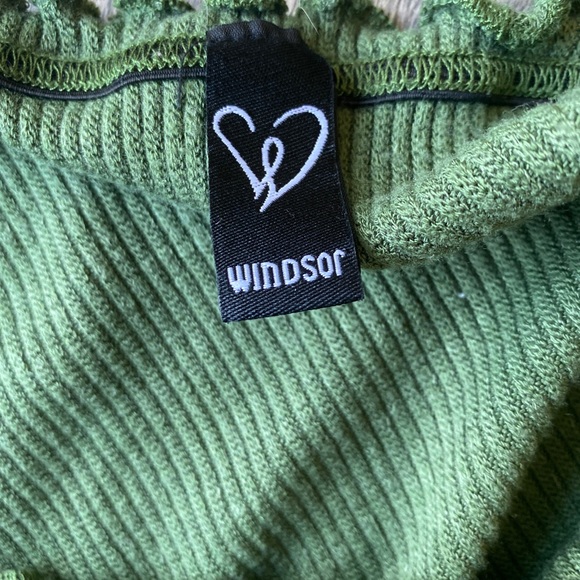 Windsor Off the Shoulder Cropped Top - Picture 2 of 3